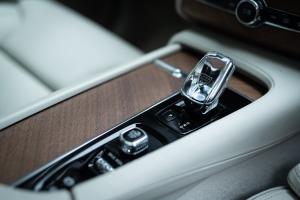 Volvo XC90 T8 Excellence 2015 года  (JP)
